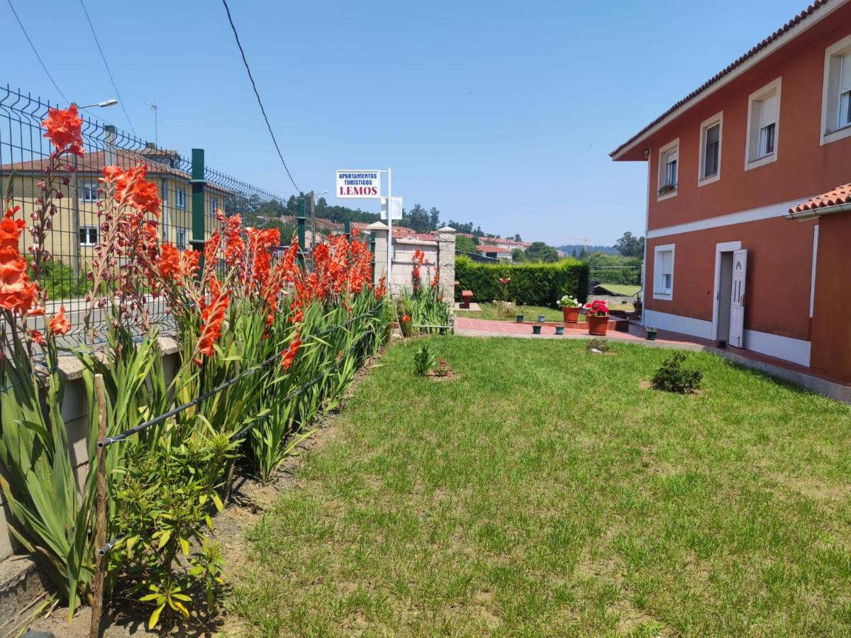 Apartamentos Turisticos Lemos O Pedrouzo Buitenkant foto
