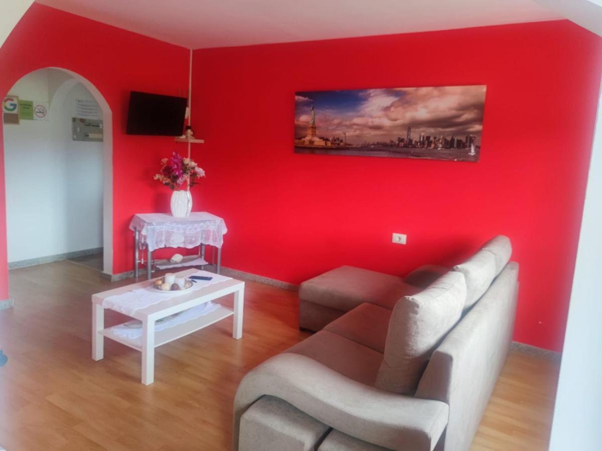 Apartamentos Turisticos Lemos O Pedrouzo Buitenkant foto